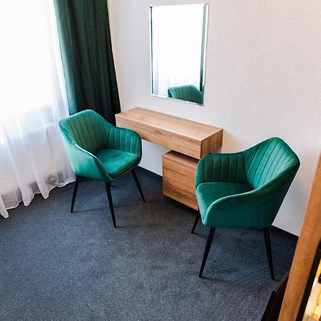 Hotel Carrera Rimavská Sobota Extérieur photo